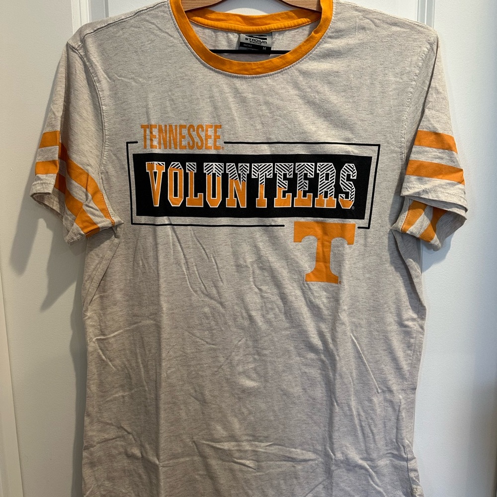 Tennessee Vols Shirt! Super soft. Size Medium. GUC